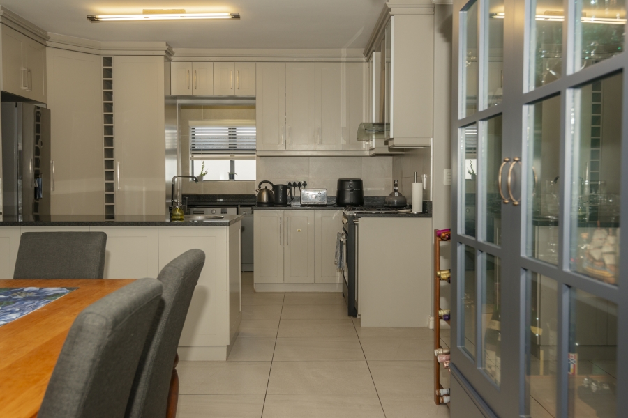 4 Bedroom Property for Sale in Calypso Beach Western Cape